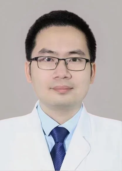 李堃照片