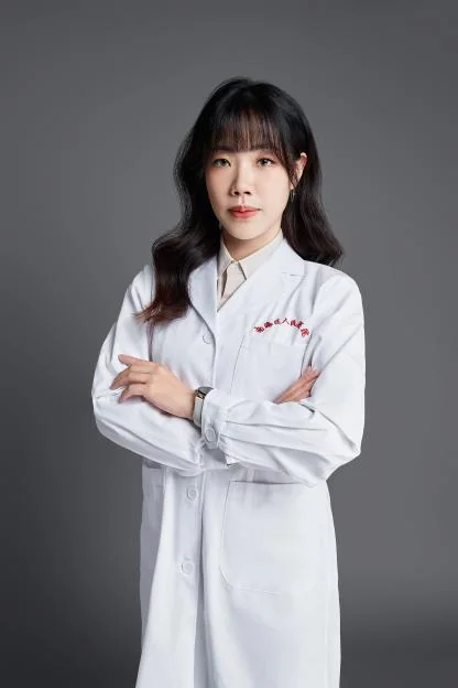 李婉华照片